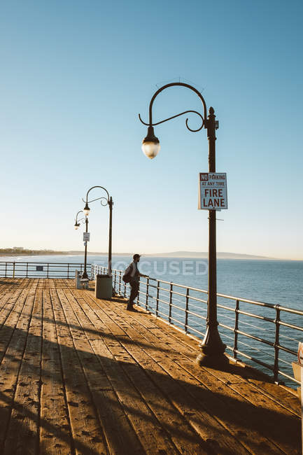 Man standing on wooden pier — Stock Photo