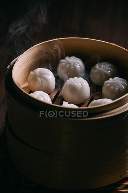 Gnocchi fatti in casa nel vapore di bambù — Foto stock