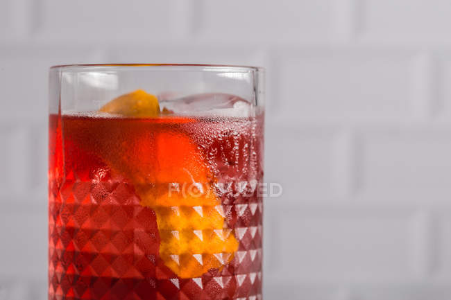 Cocktail Negroni, à moda antiga — Fotografia de Stock