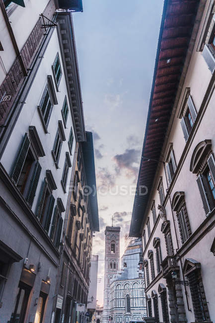 Bella vecchia strada e architettura a Firenze — Foto stock