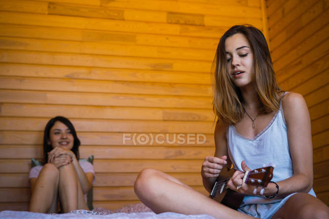 Girls spending time together in bedroom — Stock Photo