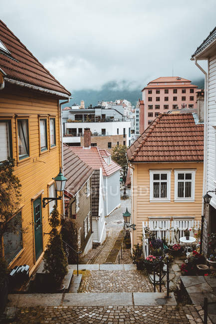 Straße mit Treppe in der Altstadt — Stockfoto