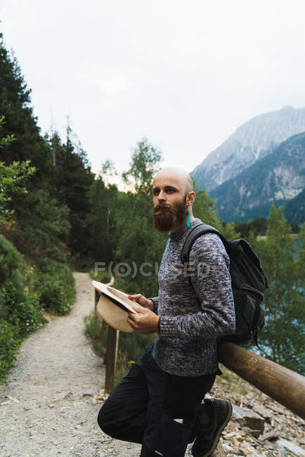 Tourist looking away at mountain lake — Stock Photo