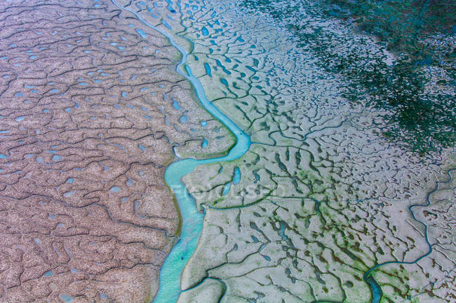 Красочный рельеф залива Кадис — стоковое фото