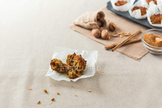 Cupcakes served with spices and nuts — Stock Photo