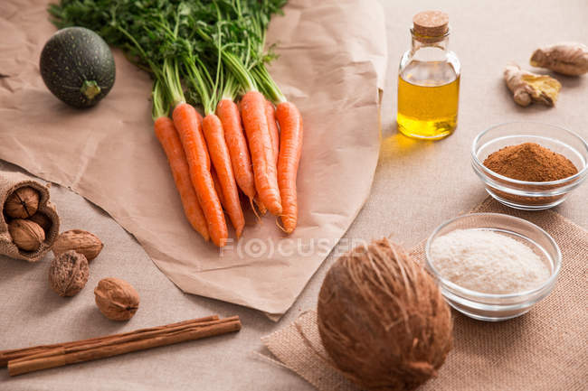 Ingredienti di cottura in tavola — Foto stock