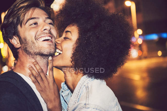 Beautiful couple showing their love at night street — Stock Photo