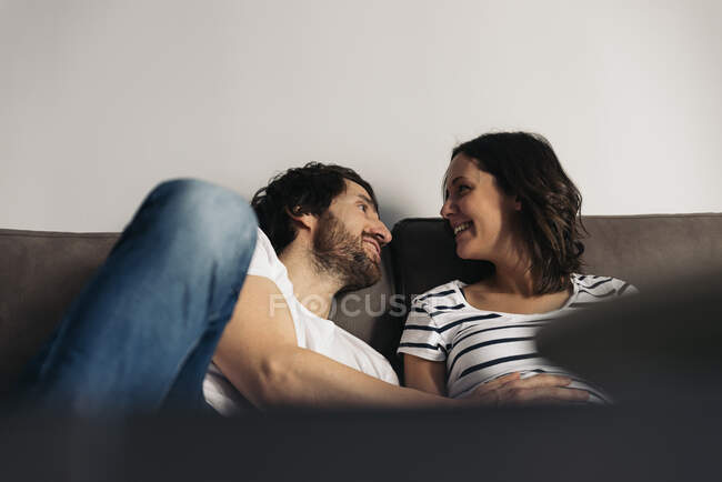 Mother and father waiting their newborn baby — Stock Photo