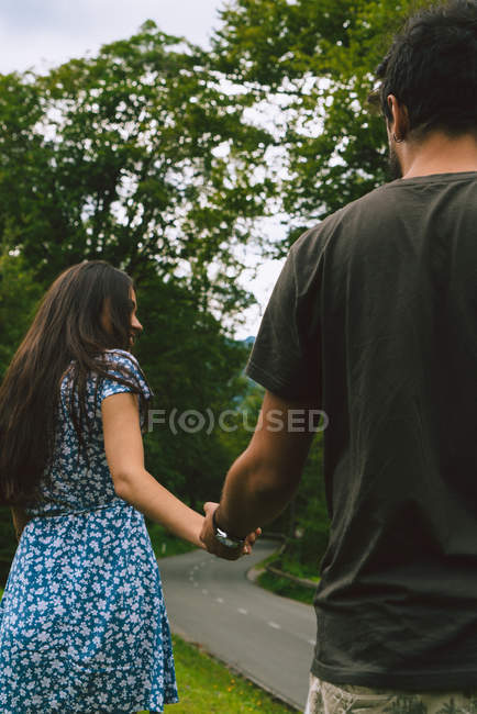 Couple at road in countryside — Stock Photo