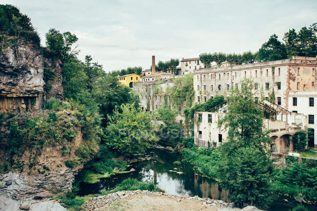 Fabbrica abbandonata a Olot, Girona, Spagna — Foto stock