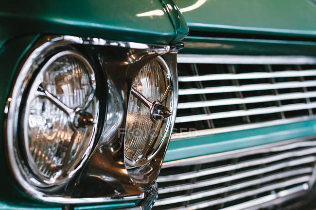 Close up view of vintage car's headlights — Stock Photo