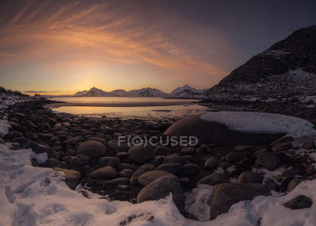 Surface level view of rocky beach at northen island in dusk — Stock Photo