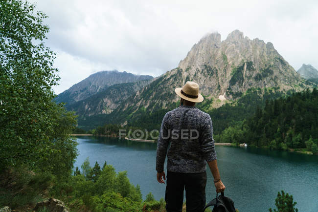 Man posing over mountain river landscape — Stock Photo
