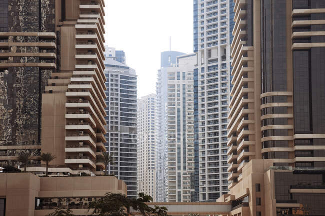 Vista dei moderni grattacieli della città — Foto stock