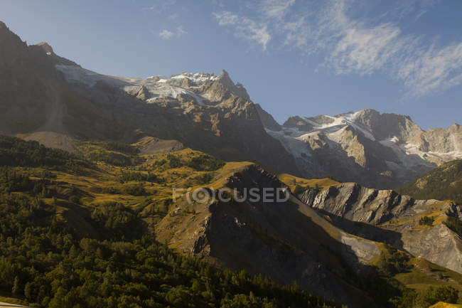 Mountains covered with grass and trees — Stock Photo