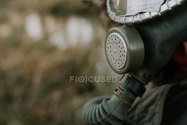 Vue rapprochée du masque à gaz militaire — Photo de stock