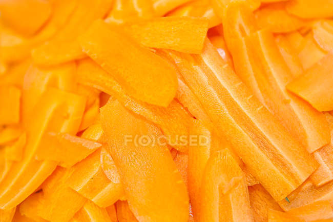 Gros plan de carotte fraîche rayée en tas — Photo de stock