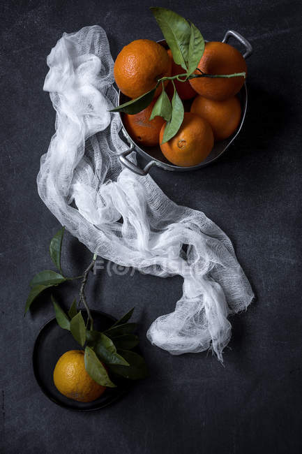 Tangerines on table with napkin — Stock Photo