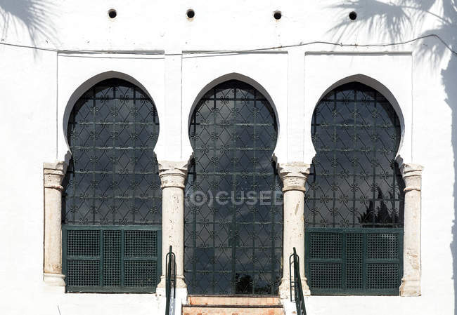 Exterior view of ornate oriental facade — Stock Photo