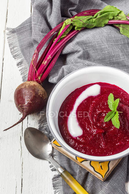 Beet soup with cream — Stock Photo