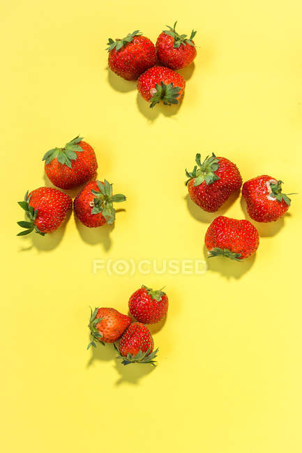 Red strawberries pattern — Stock Photo
