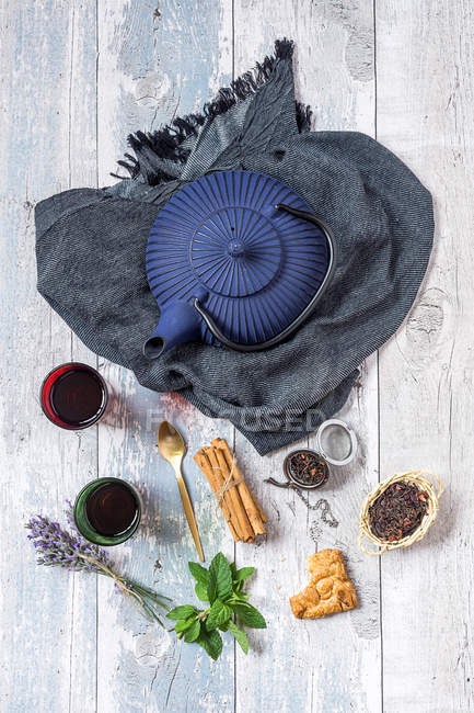 Ensemble de thé à la menthe arabe nana — Photo de stock