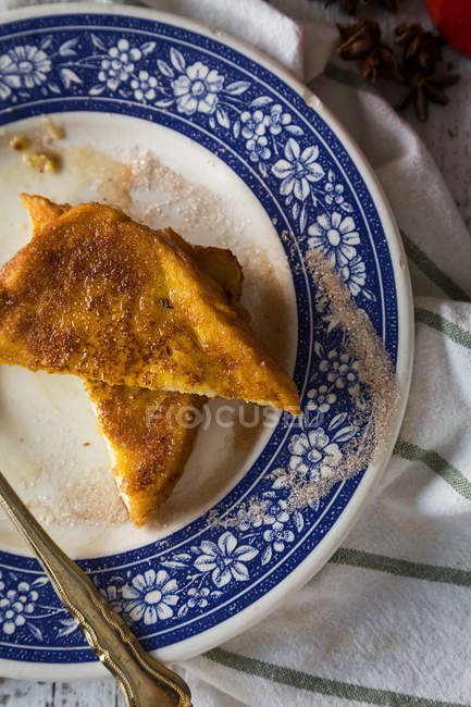Top view of ornate ceramic plate with sweet toasts on towel — Stock Photo