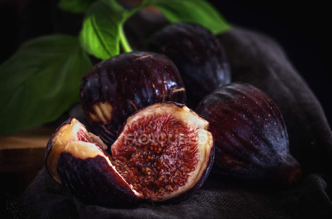 Figs on dark napkin — Stock Photo