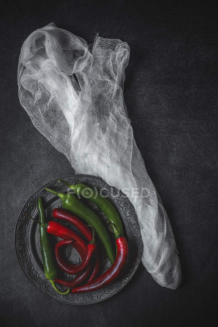 Pimentas vermelhas e verdes — Fotografia de Stock