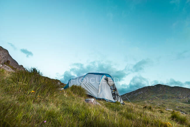 Campeggio nelle montagne d'Irlanda. — Foto stock