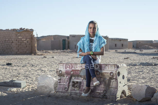 Bastante árabe pobre chica - foto de stock