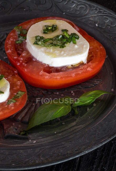 Caprese salad with mozzarella — Stock Photo