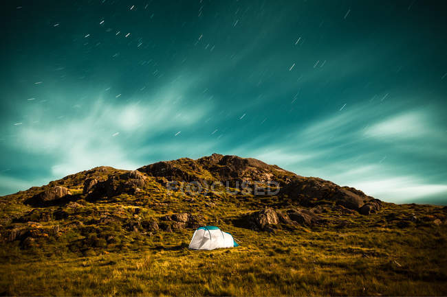 Zelt unter Sternenhimmel — Stockfoto