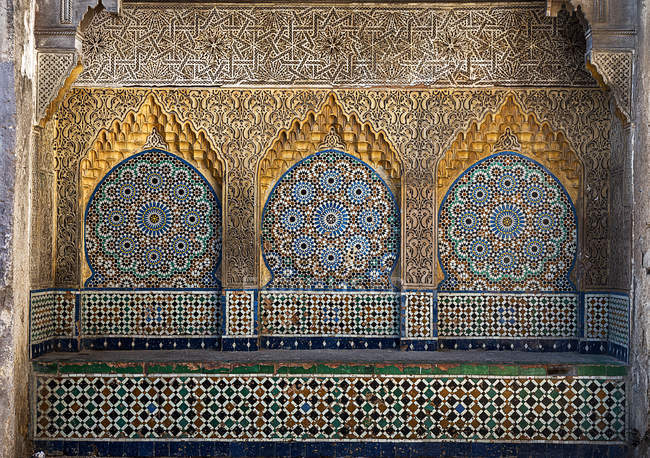 Full frame shot of oriental patterns on facade — Stock Photo