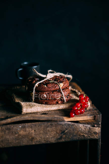 Брауни печенье связано с веревкой — стоковое фото