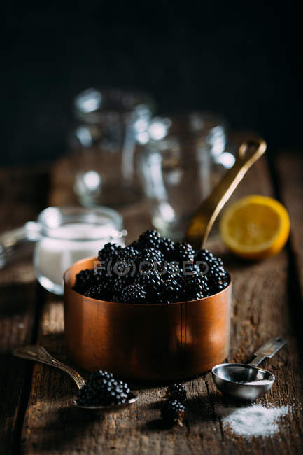 Blackberries in coper pot — Stock Photo