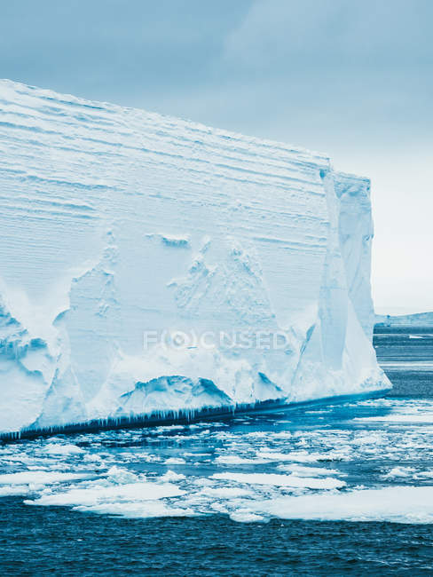Giant glacier in sea — Stock Photo