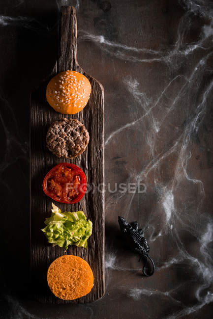 Ingredientes de hamburguesa de Halloween - foto de stock