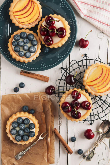 Directly above view of various sweet cakes on table — Stock Photo