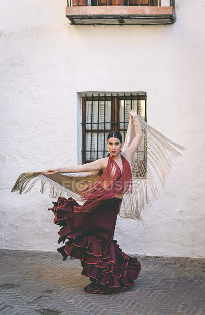 Flamenco dancer with white shawl dancing at inner yard — Stock Photo