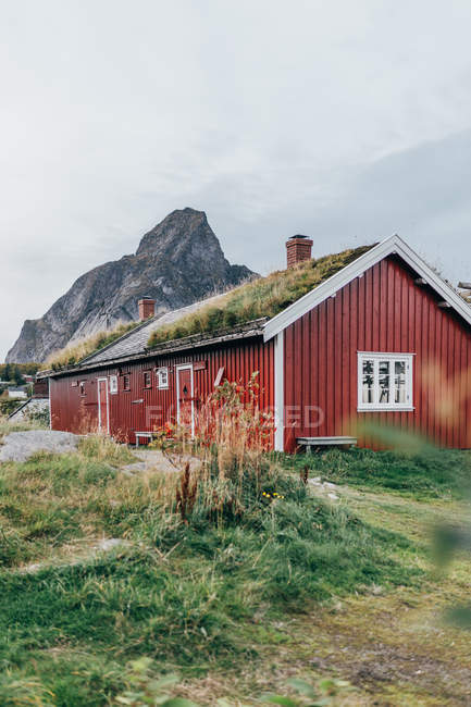 Exterior of red house in mountain village — Stock Photo