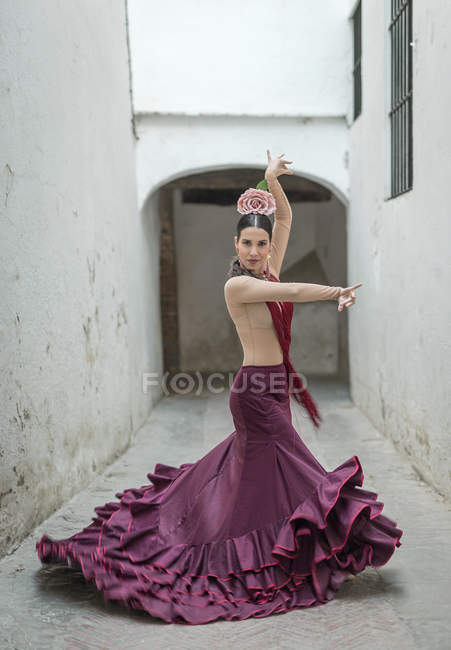 Flamenco dancer posing at rural street passage — Stock Photo