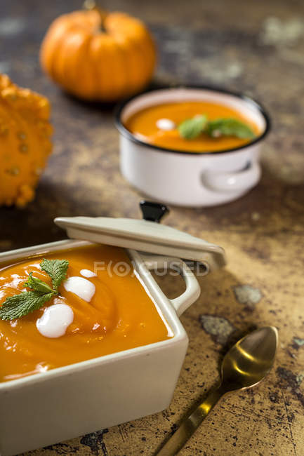 Close up view of cream of pumpkin in bowls — Stock Photo