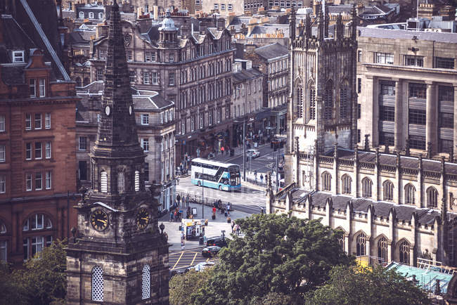 EDINBURGH, SCOTLAND - AUGUST 28, 2017: Aerial picturesque view of Edinburgh, Scotland — стоковое фото