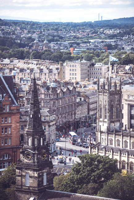 EDINBURGH, SCOTLAND - 28 de agosto de 2017: paisagem pitoresca da cidade de Edimburgo área histórica — Fotografia de Stock