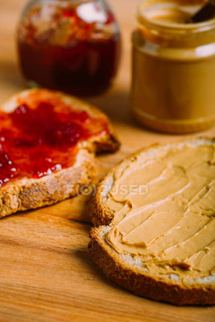 Nahaufnahme von Erdnussbutter und Gelee-Sandwiches — Stockfoto
