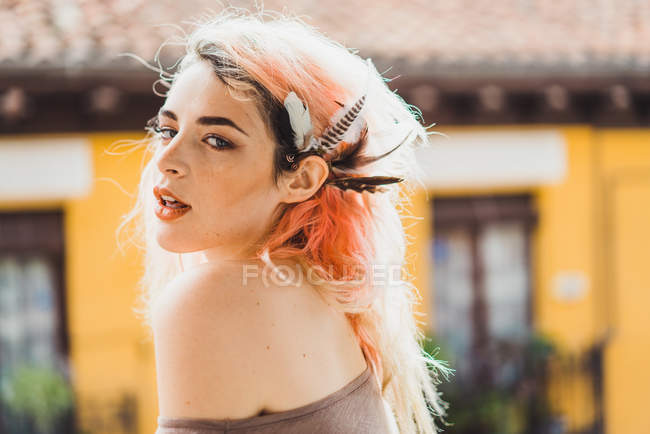 Side view of woman with pink hair seductively looking at camera — Stock Photo