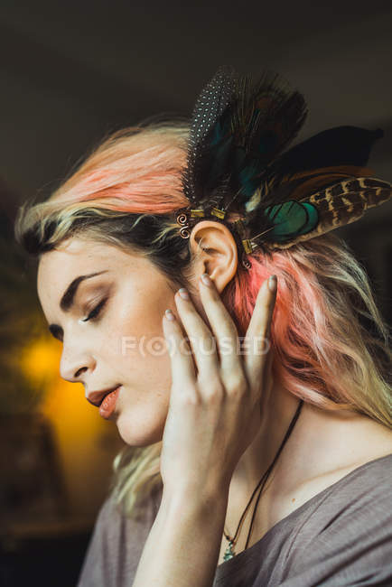 Attractive sensual woman with pink hair posing closed eyes — Stock Photo