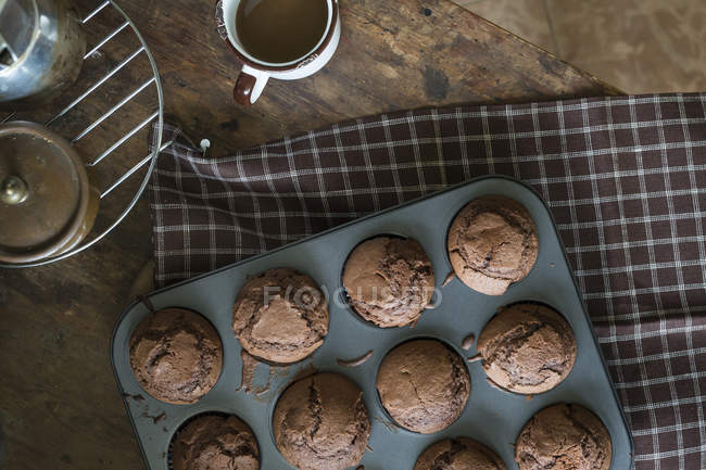 Crop baked chocolate muffins in baking tray — Stock Photo