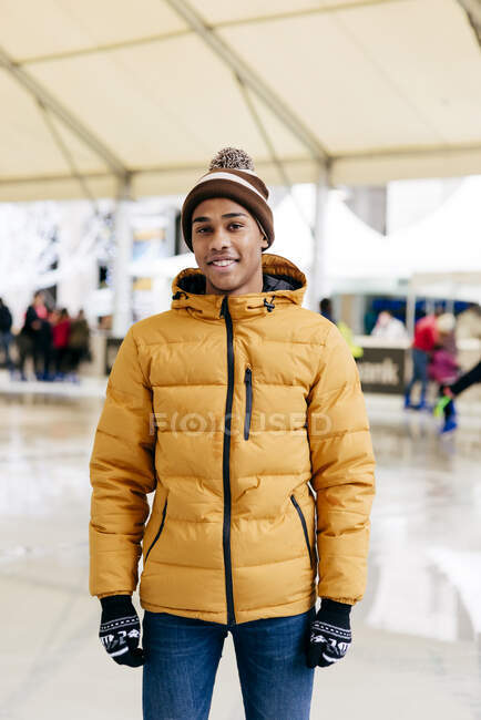 Cheerful ethnic man on rink — Stock Photo
